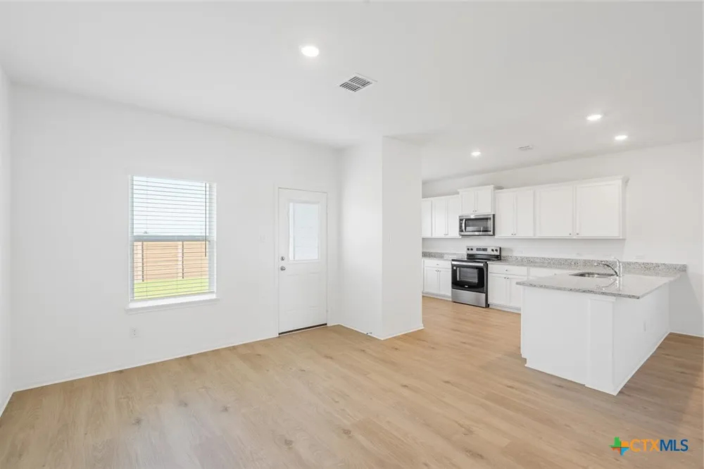 152 SE Wirepass Crest Jarrell, TX 76537
