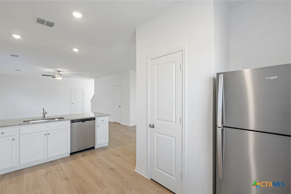 152 SE Wirepass Crest Jarrell, TX 76537