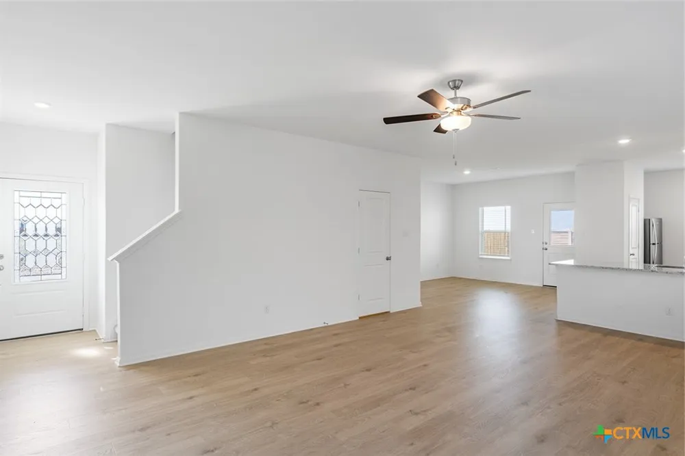 152 SE Wirepass Crest Jarrell, TX 76537