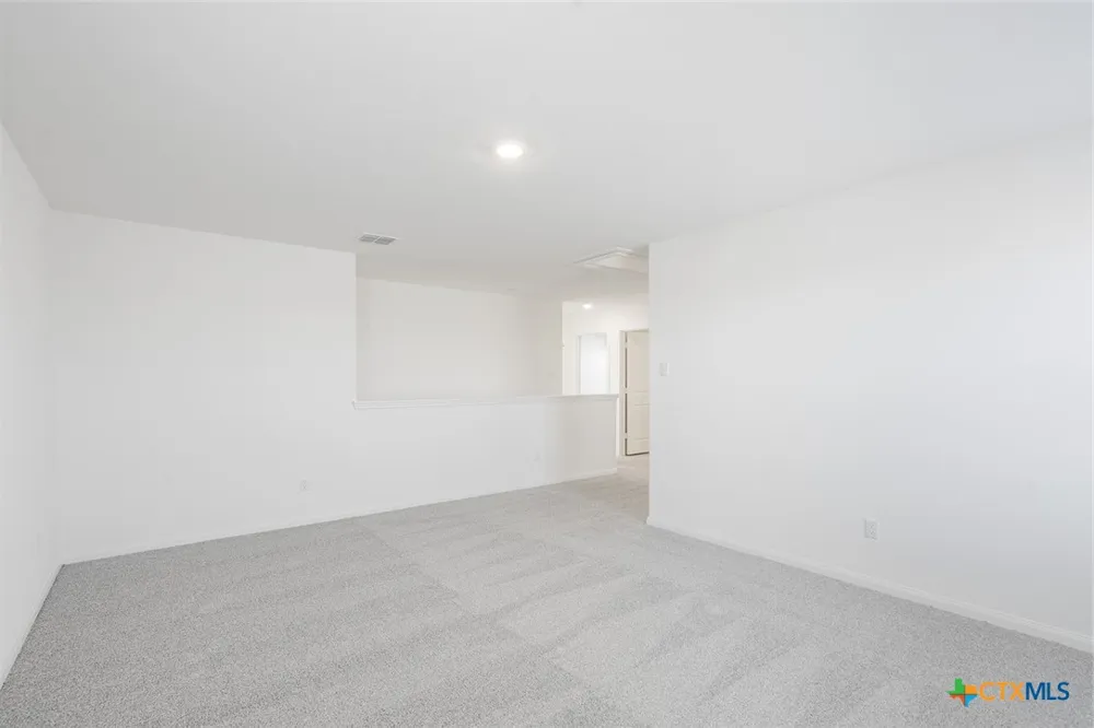 152 SE Wirepass Crest Jarrell, TX 76537