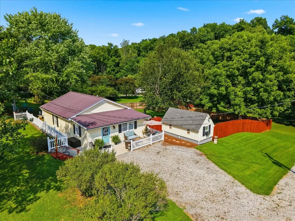 8175 Cedar Grove Rd Cross Plains, TN 37049