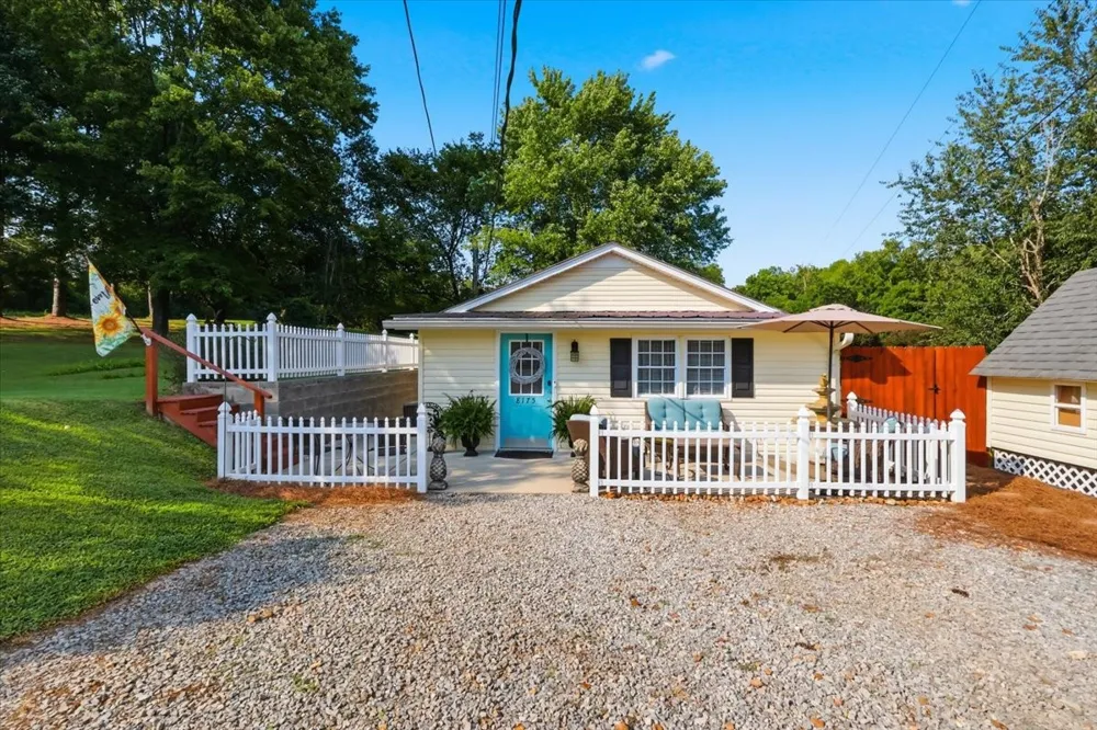 8175 Cedar Grove Rd Cross Plains, TN 37049