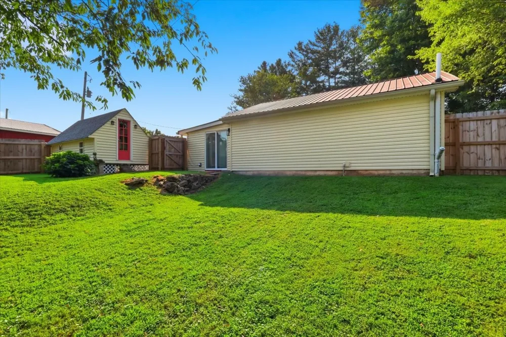 8175 Cedar Grove Rd Cross Plains, TN 37049