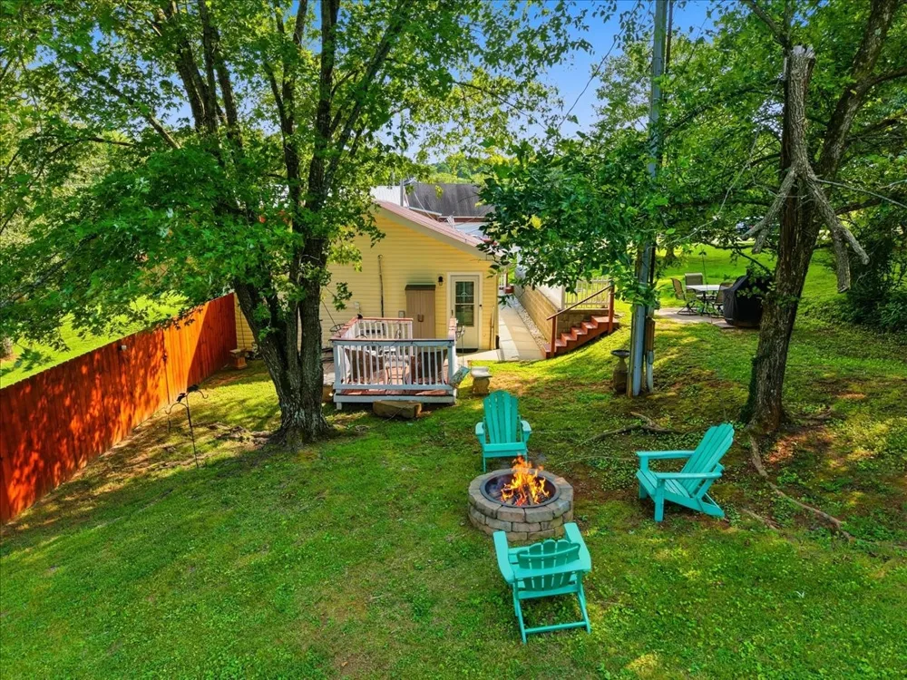 8175 Cedar Grove Rd Cross Plains, TN 37049