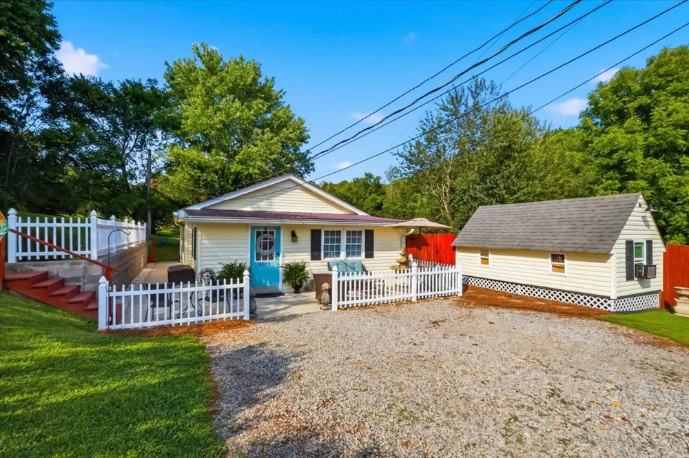 8175 Cedar Grove Rd Cross Plains, TN 37049