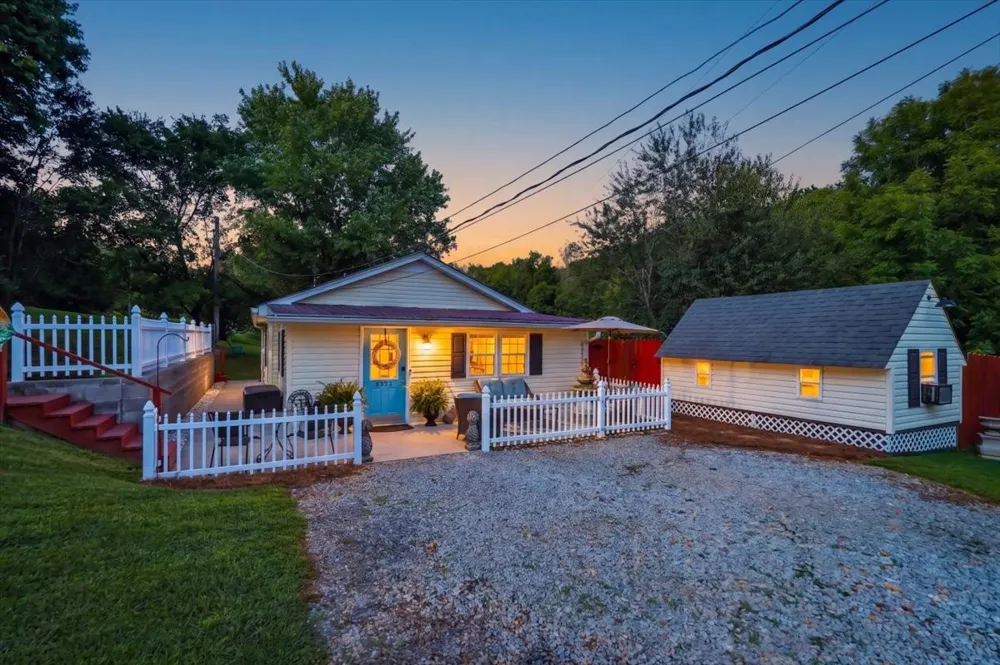 8175 Cedar Grove Rd Cross Plains, TN 37049