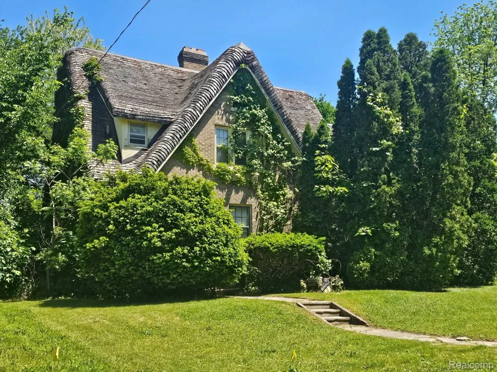 303 Ottawa Drive Pontiac City, MI 48341
