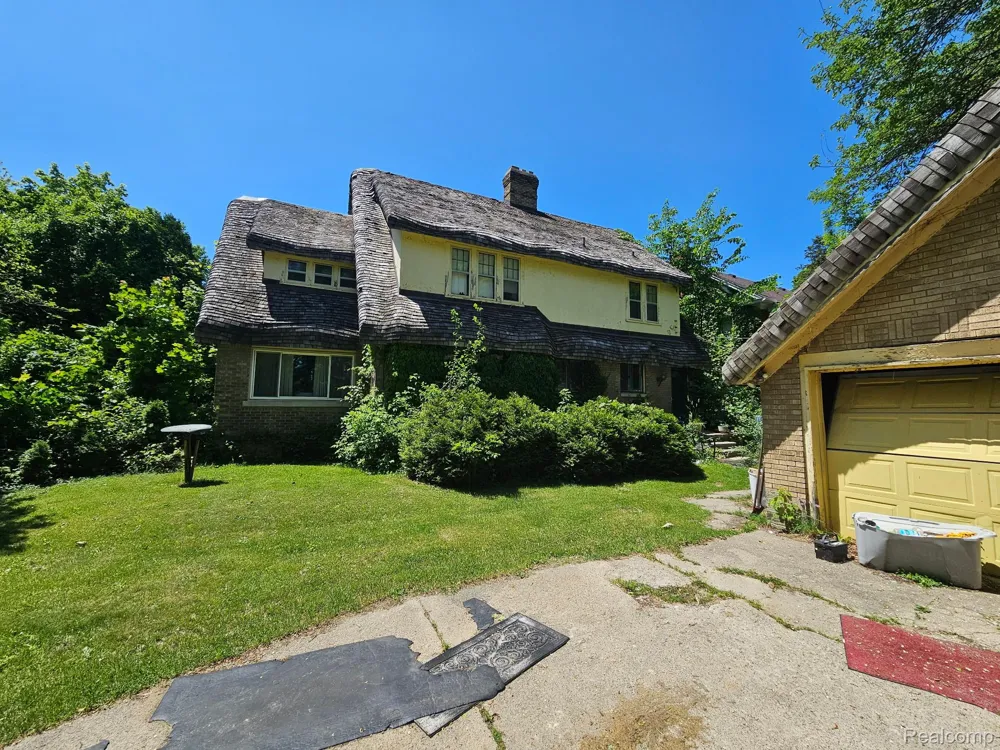 303 Ottawa Drive Pontiac City, MI 48341