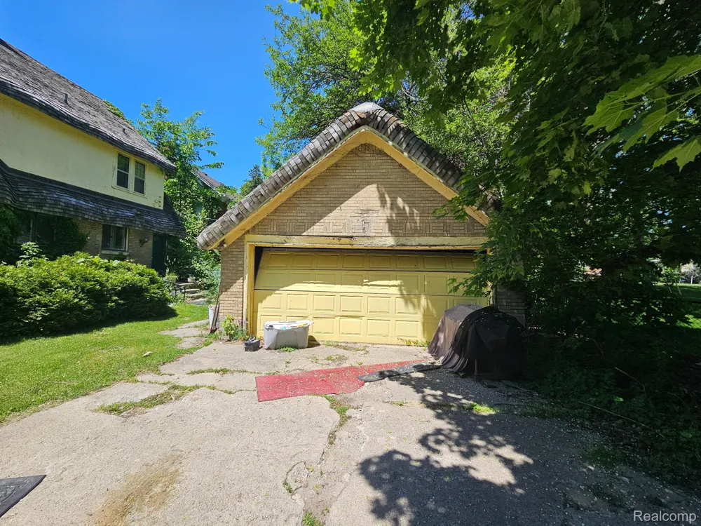 303 Ottawa Drive Pontiac City, MI 48341