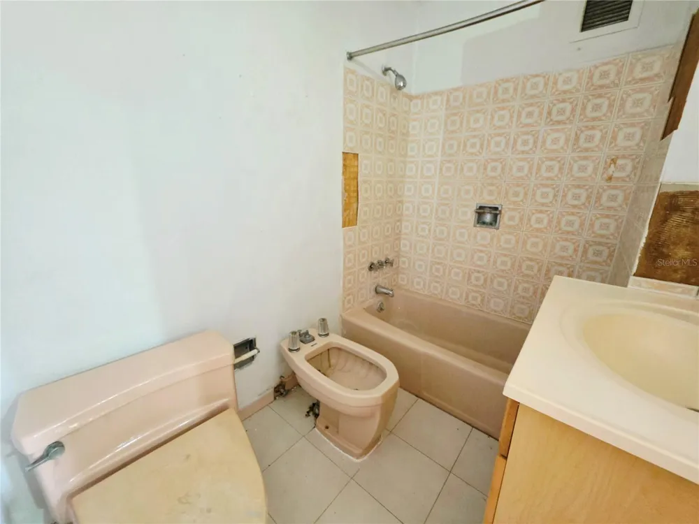 650 SERGIO CUEVAS BUSTAMANTE #1111 San Juan, PR 00918