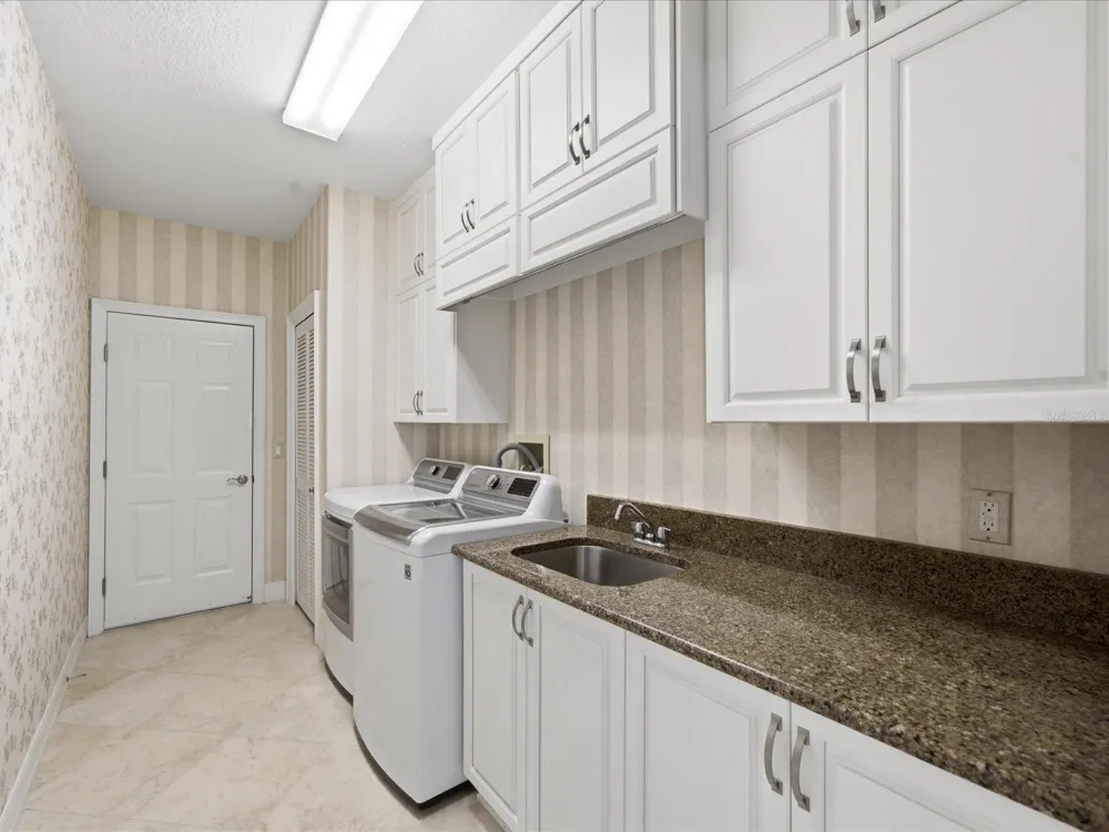 9802 MAKO COURT Tampa, FL 33615