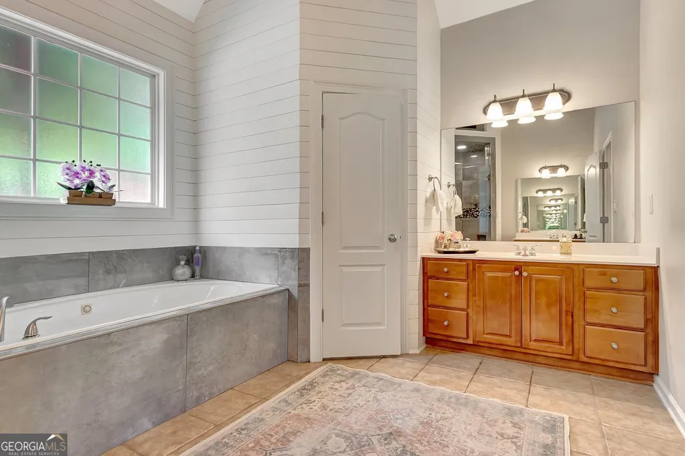 374 Persimmon DR Sharpsburg, GA 30277