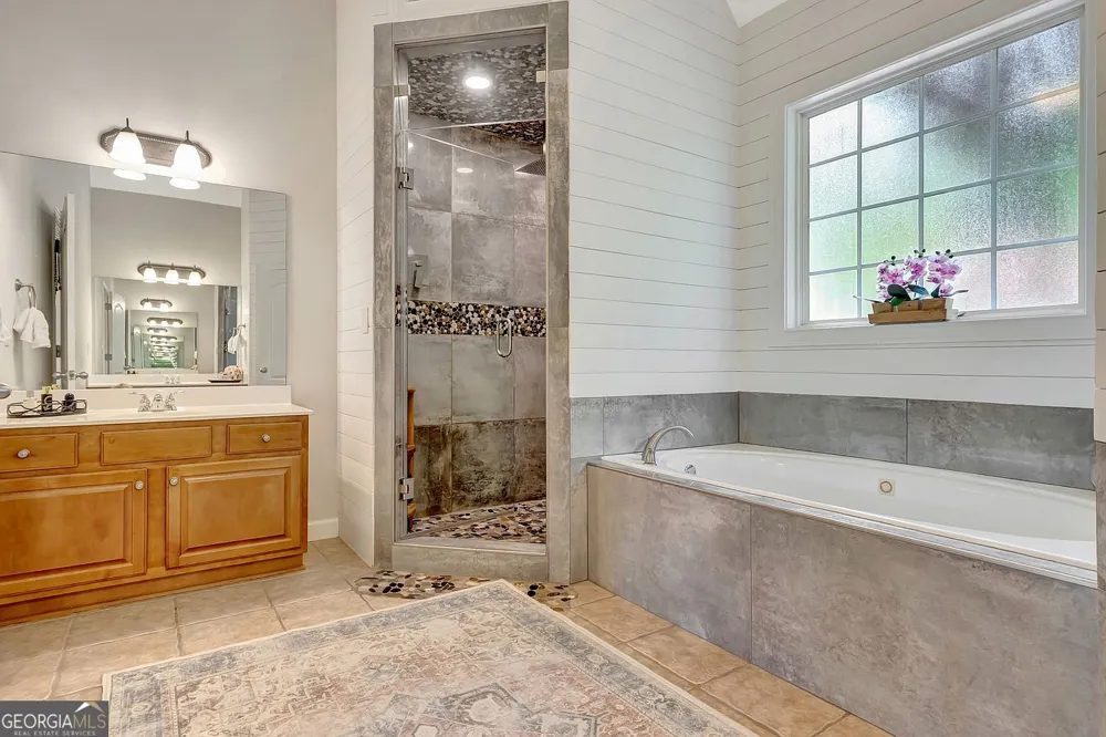 374 Persimmon DR Sharpsburg, GA 30277