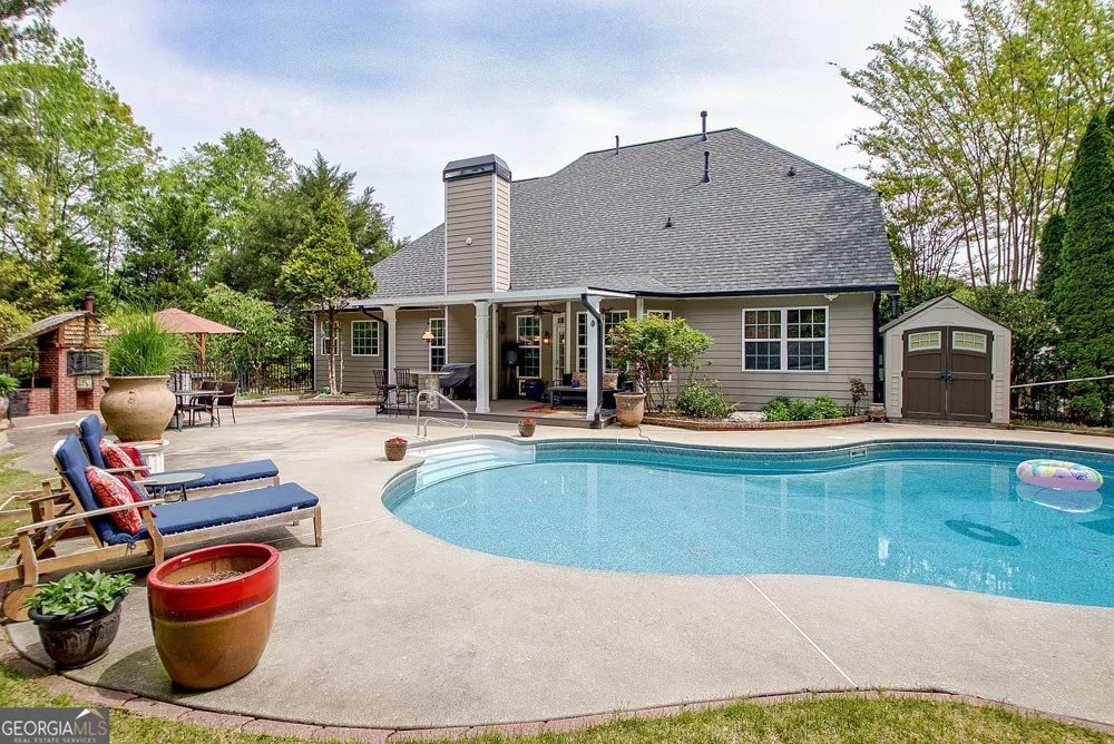 374 Persimmon DR Sharpsburg, GA 30277