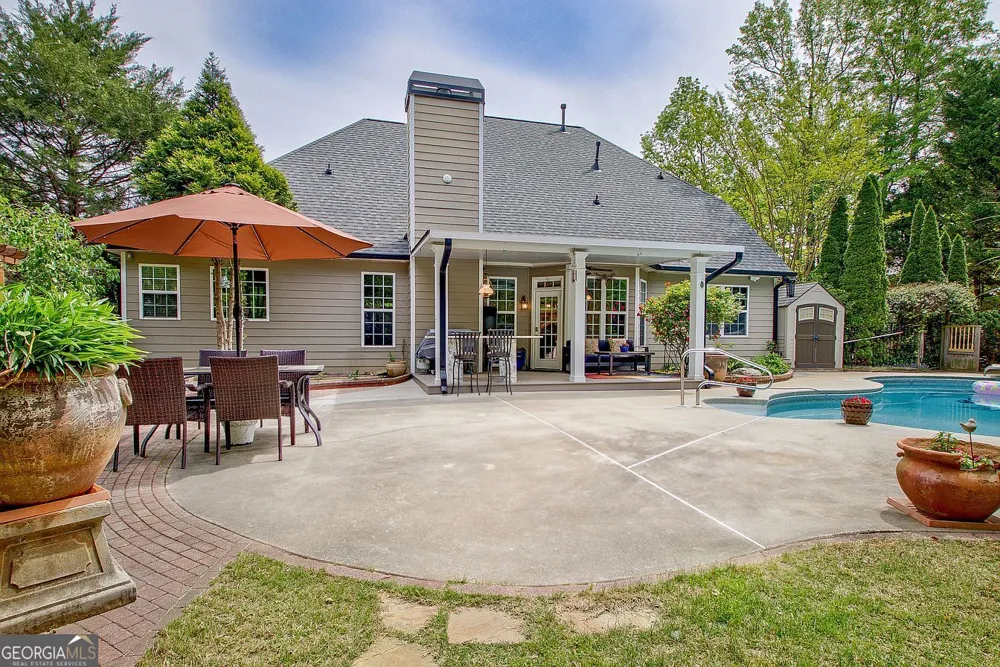 374 Persimmon DR Sharpsburg, GA 30277