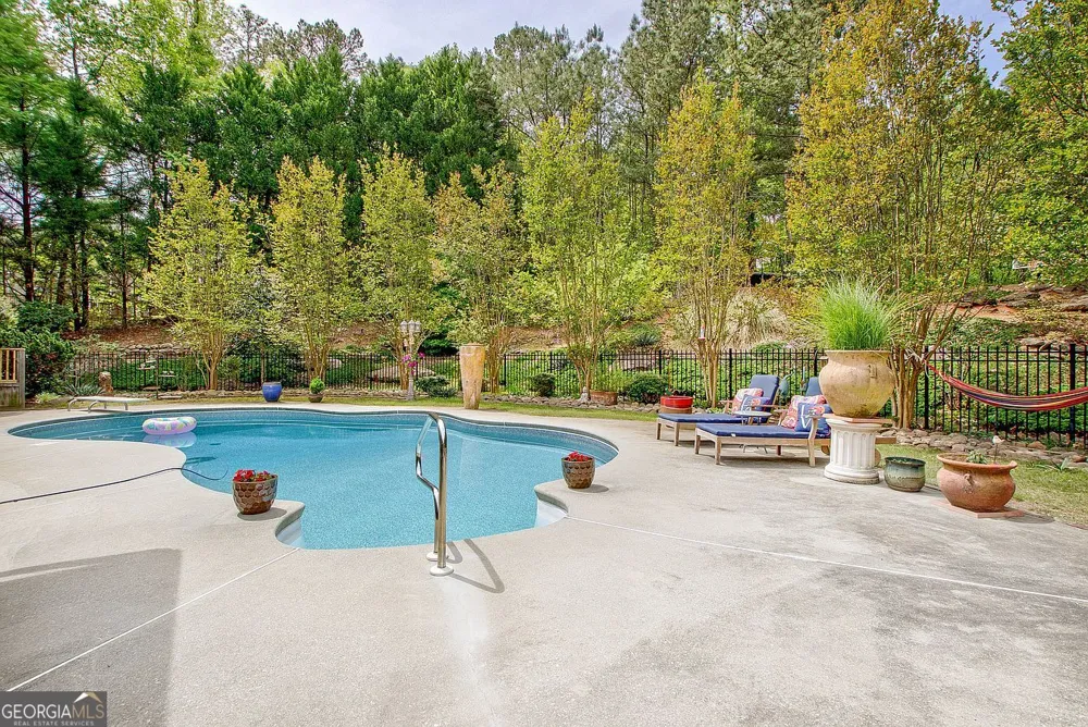 374 Persimmon DR Sharpsburg, GA 30277
