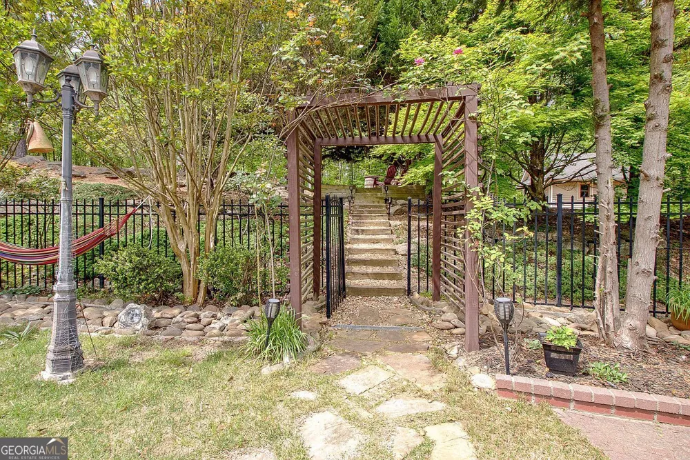 374 Persimmon DR Sharpsburg, GA 30277