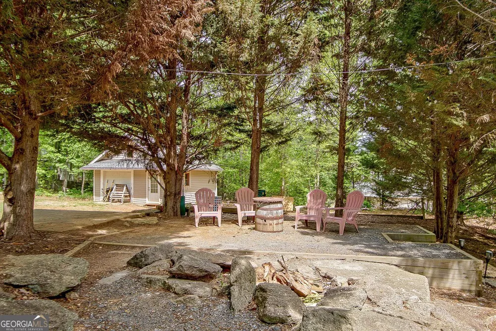374 Persimmon DR Sharpsburg, GA 30277