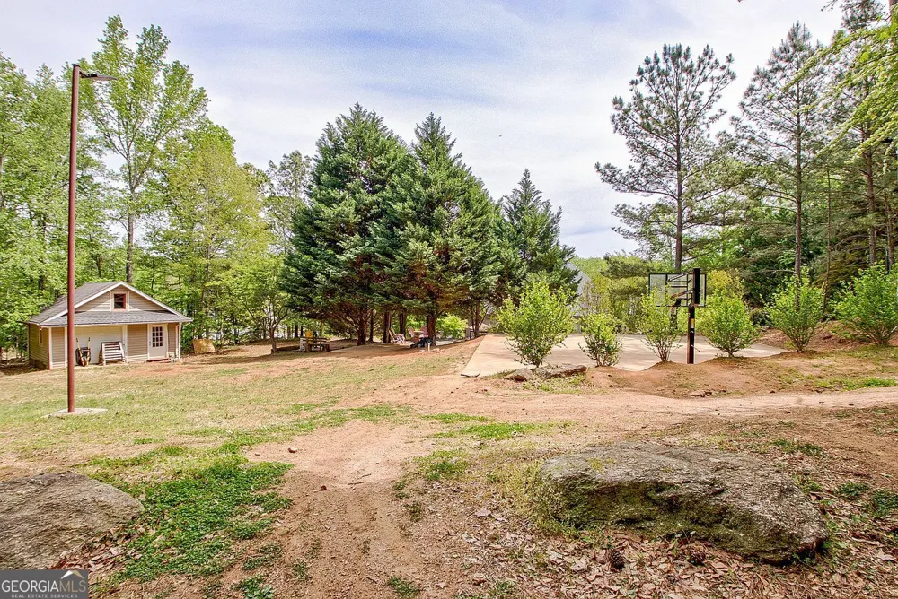 374 Persimmon DR Sharpsburg, GA 30277