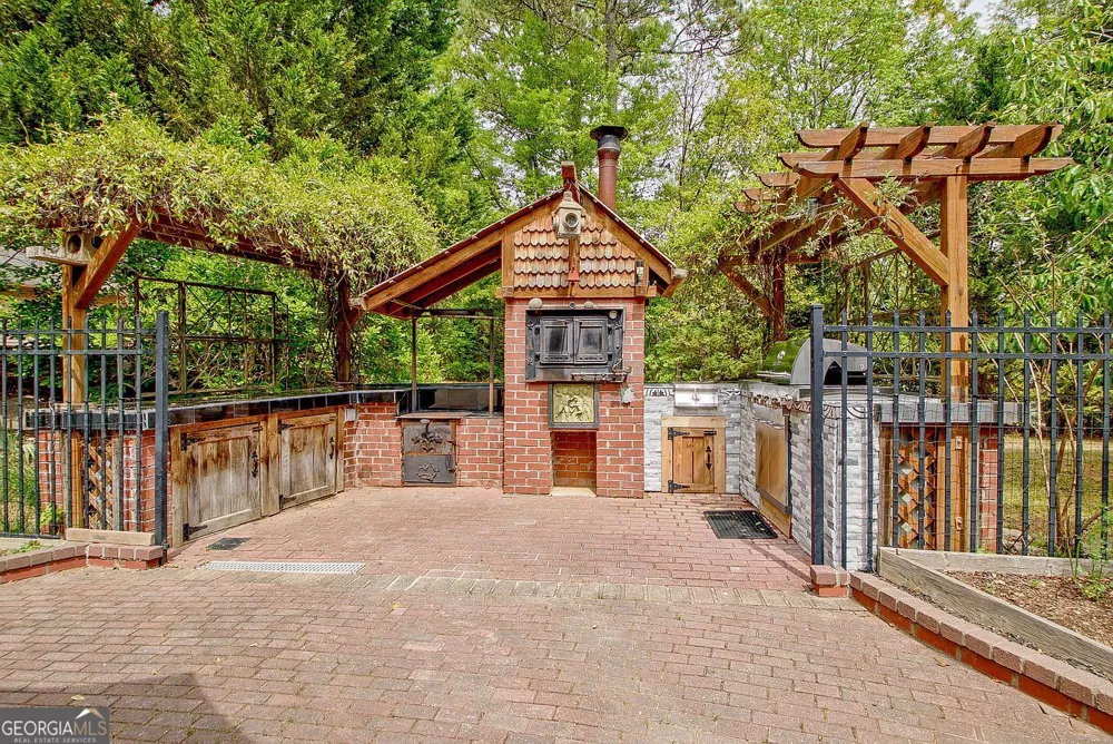 374 Persimmon DR Sharpsburg, GA 30277