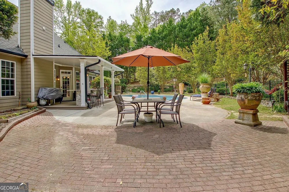 374 Persimmon DR Sharpsburg, GA 30277