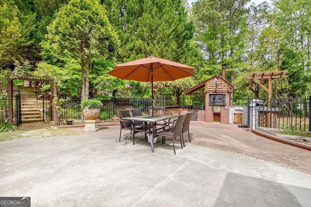374 Persimmon DR Sharpsburg, GA 30277