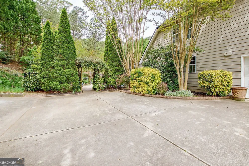 374 Persimmon DR Sharpsburg, GA 30277