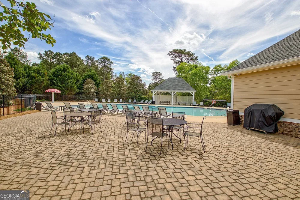 374 Persimmon DR Sharpsburg, GA 30277