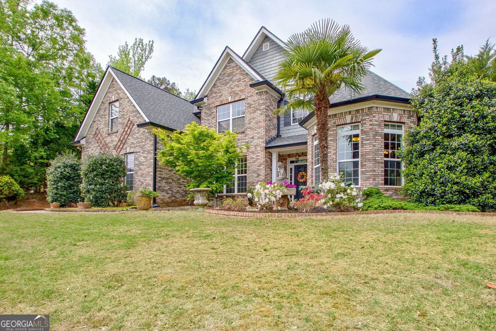 374 Persimmon DR Sharpsburg, GA 30277