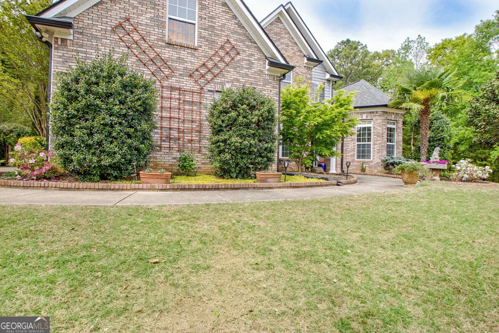 374 Persimmon DR Sharpsburg, GA 30277