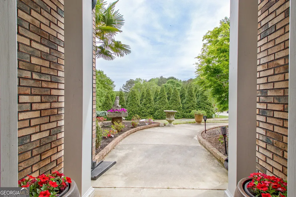 374 Persimmon DR Sharpsburg, GA 30277