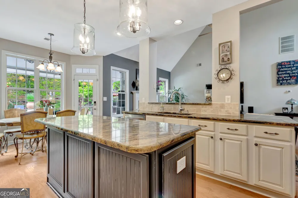 374 Persimmon DR Sharpsburg, GA 30277
