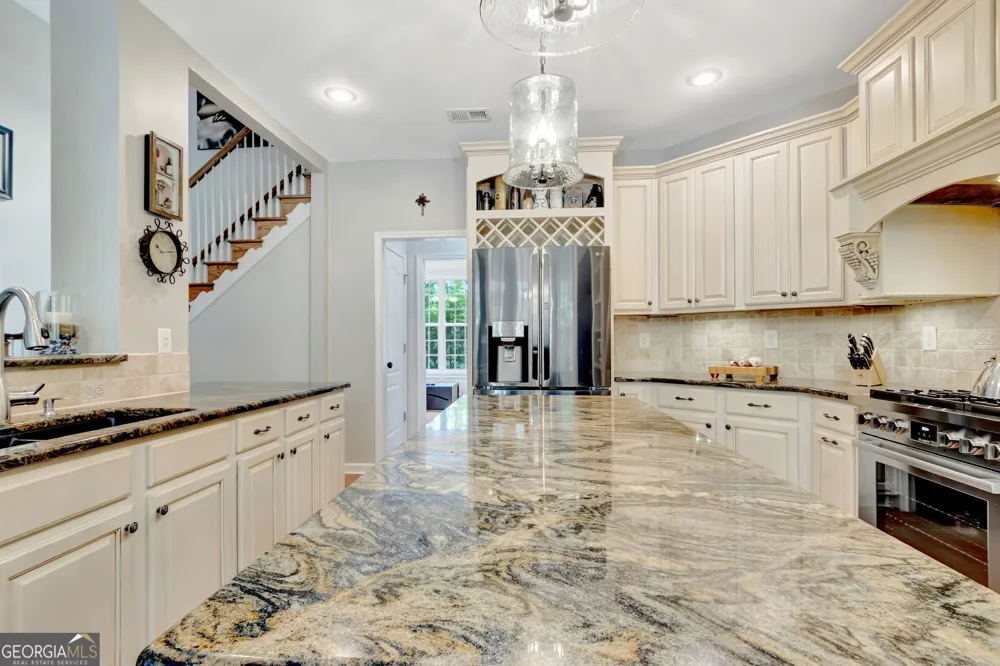 374 Persimmon DR Sharpsburg, GA 30277