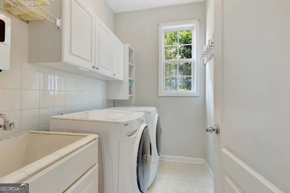 374 Persimmon DR Sharpsburg, GA 30277