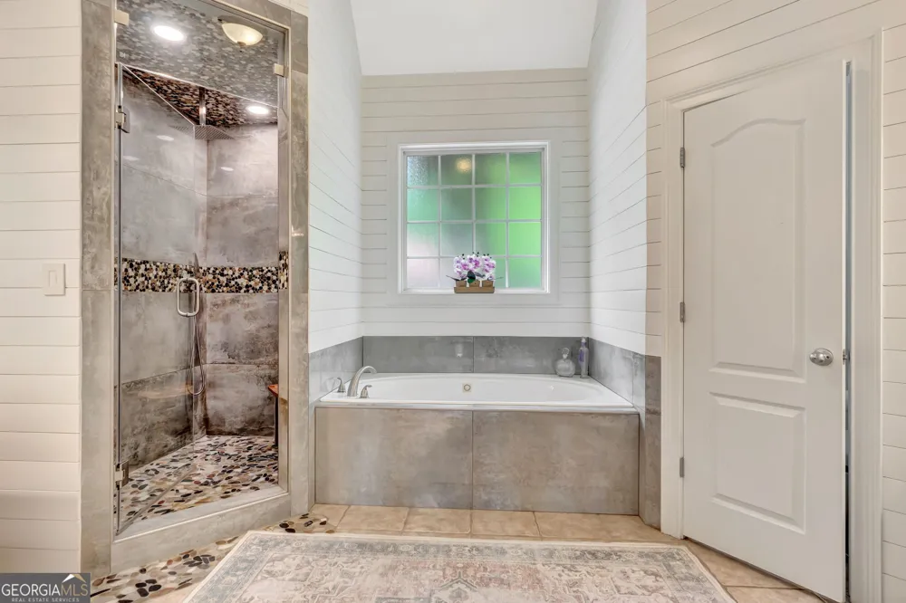374 Persimmon DR Sharpsburg, GA 30277