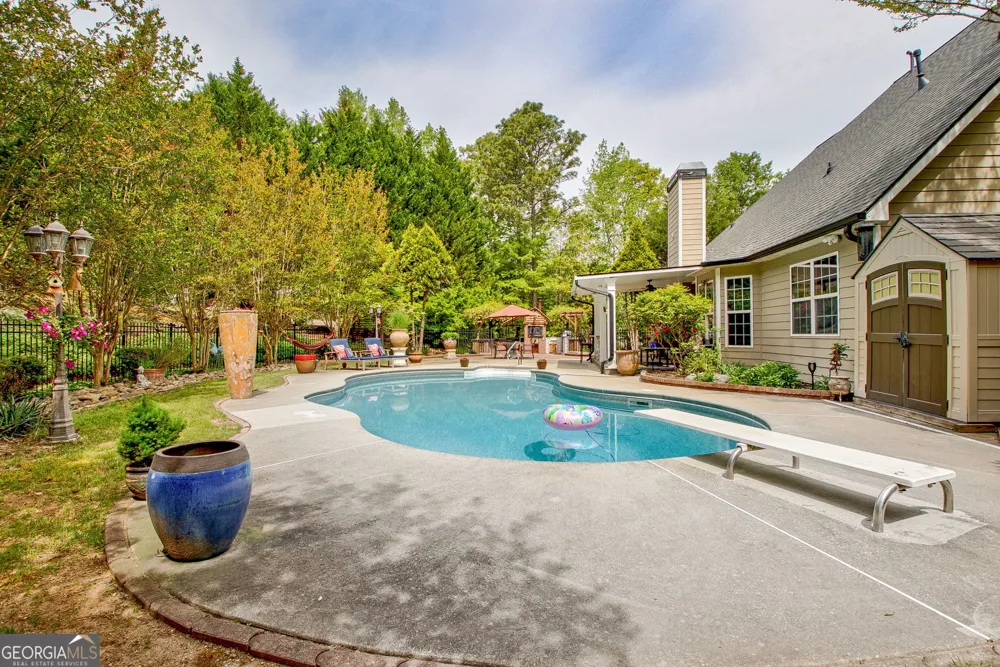 374 Persimmon DR Sharpsburg, GA 30277
