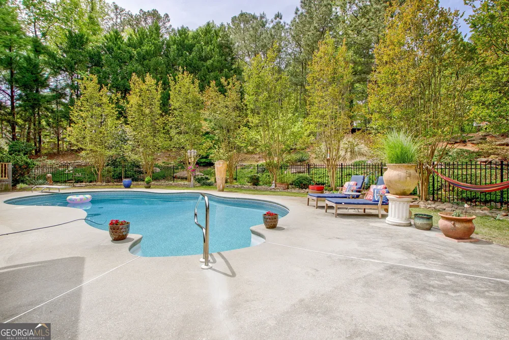 374 Persimmon DR Sharpsburg, GA 30277