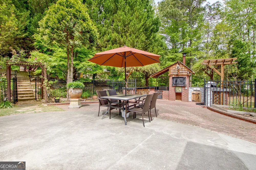374 Persimmon DR Sharpsburg, GA 30277