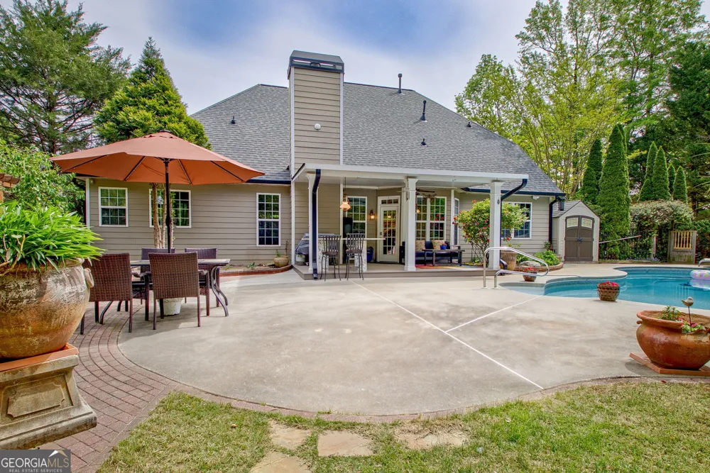 374 Persimmon DR Sharpsburg, GA 30277