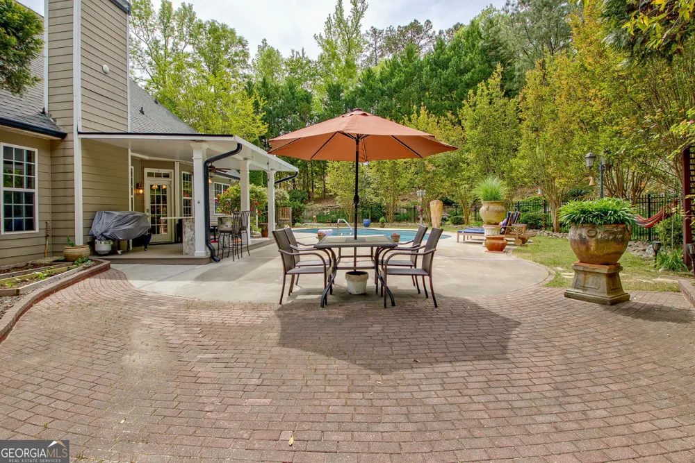 374 Persimmon DR Sharpsburg, GA 30277