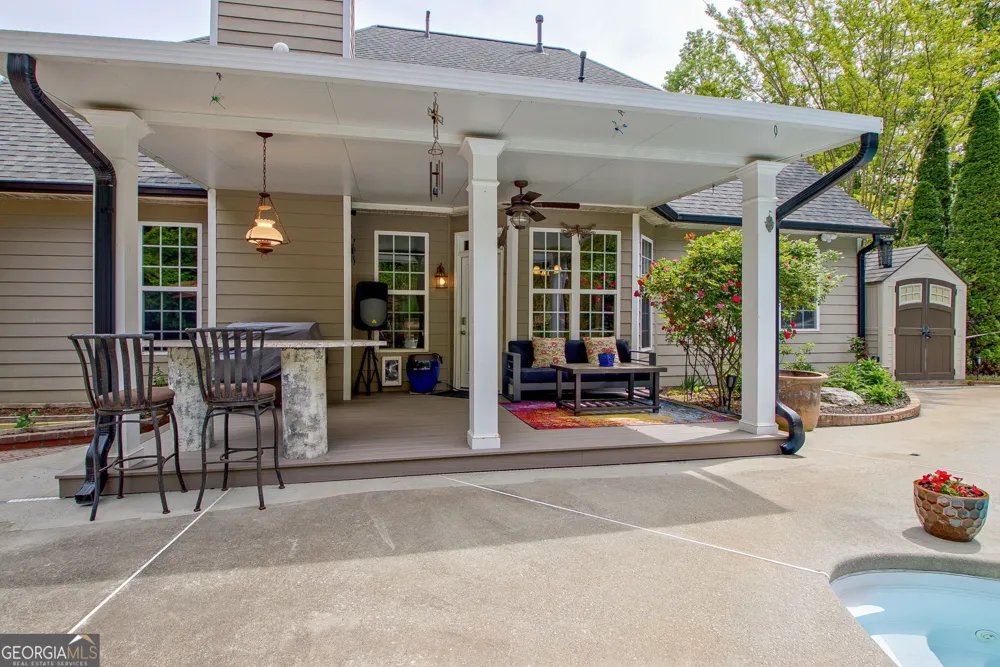 374 Persimmon DR Sharpsburg, GA 30277