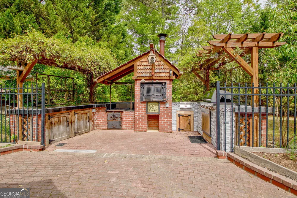 374 Persimmon DR Sharpsburg, GA 30277