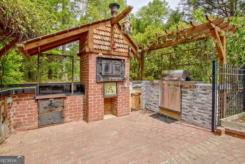 374 Persimmon DR Sharpsburg, GA 30277