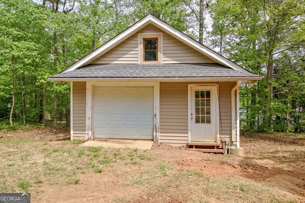 374 Persimmon DR Sharpsburg, GA 30277