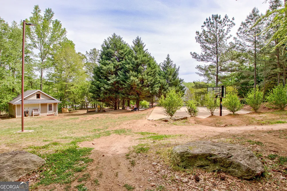 374 Persimmon DR Sharpsburg, GA 30277