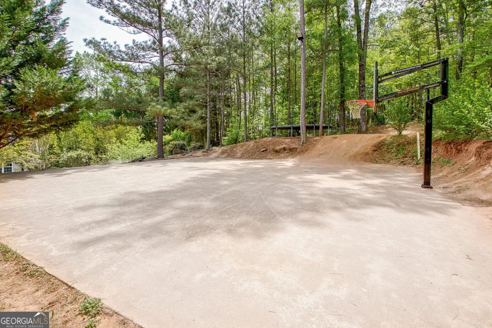 374 Persimmon DR Sharpsburg, GA 30277