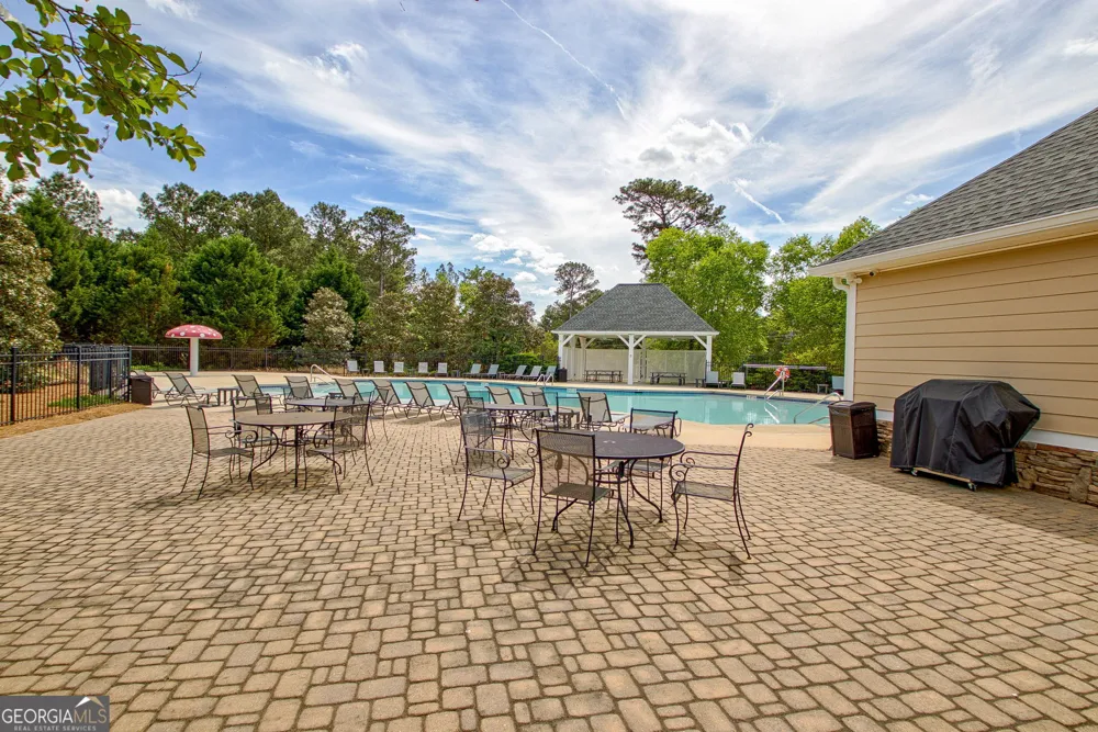 374 Persimmon DR Sharpsburg, GA 30277