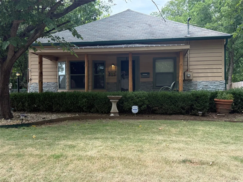 643 E South Street Whitesboro, TX 76273