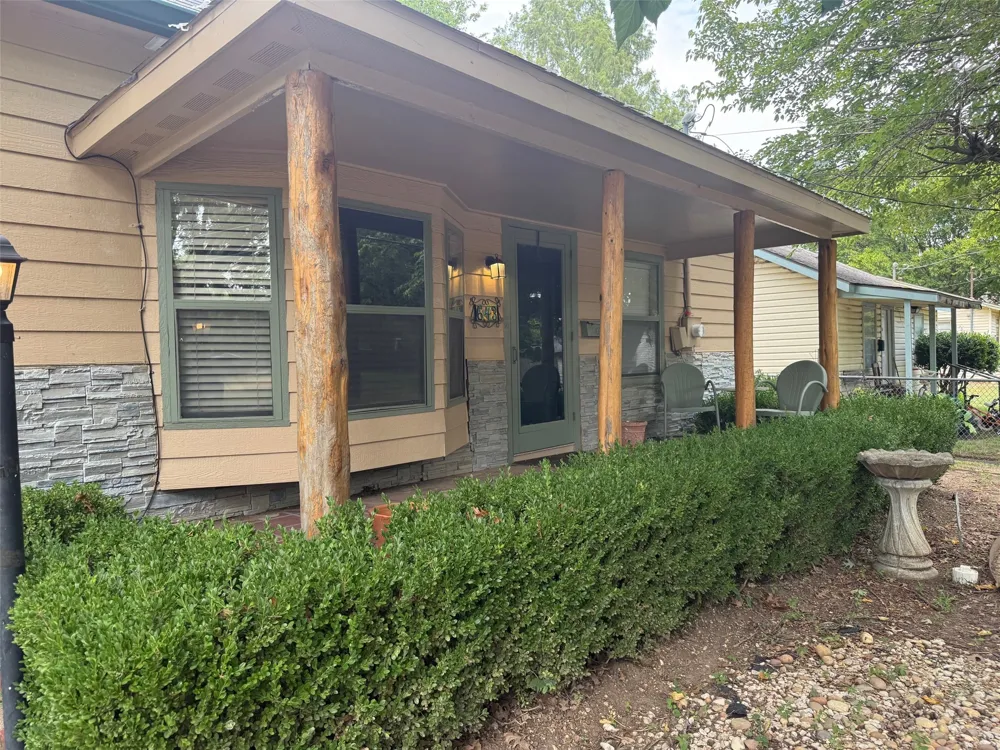 643 E South Street Whitesboro, TX 76273