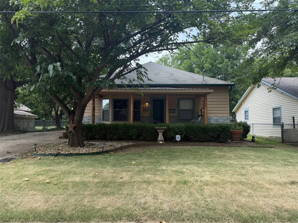 643 E South Street Whitesboro, TX 76273